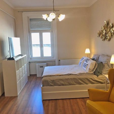 Modern Comfort In Historical Budapesta Exterior foto