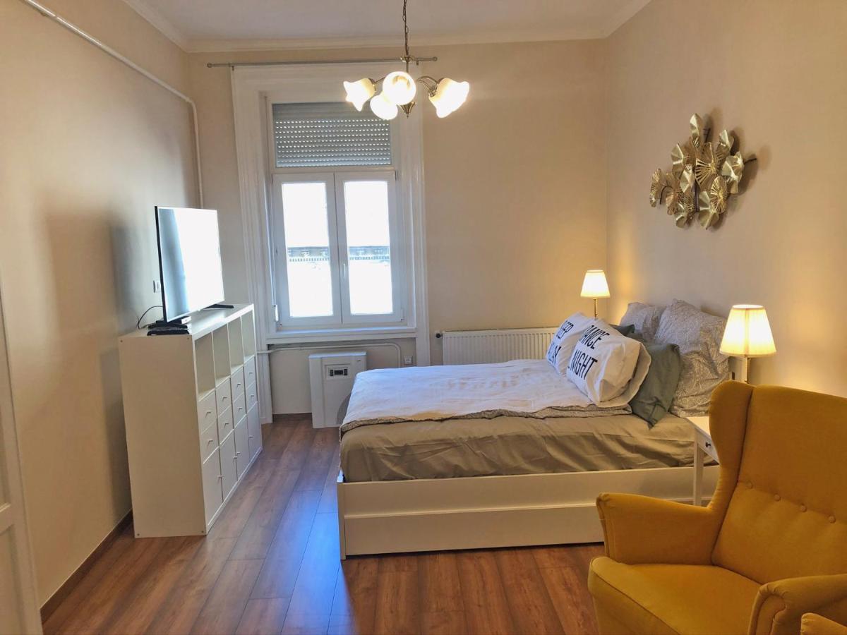 Modern Comfort In Historical Budapesta Exterior foto